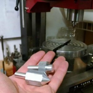 Tools for centering a rotary table