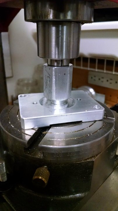 Centering the workpiece